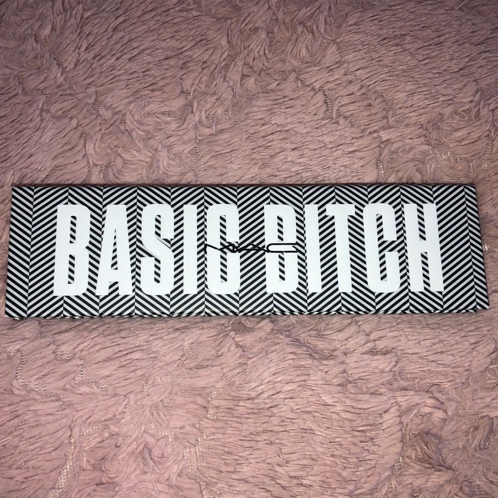 MAC Cosmetics Basic  palete